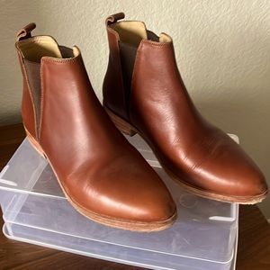 Worn once!! Nisolo Women's Classic Chelsea ankle boot in Brandy Brown.